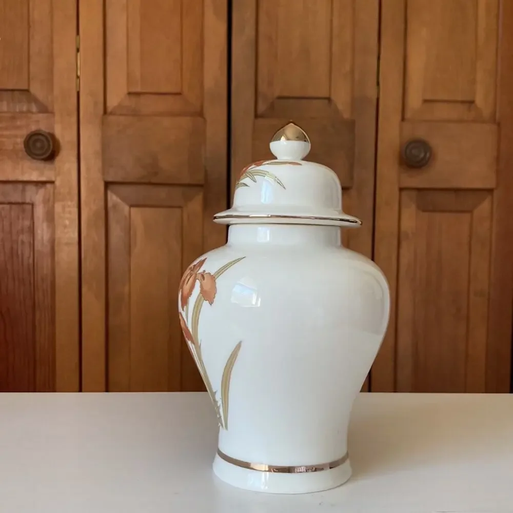 Vintage Handpainted Porcelain Ginger Jar Made in Japan